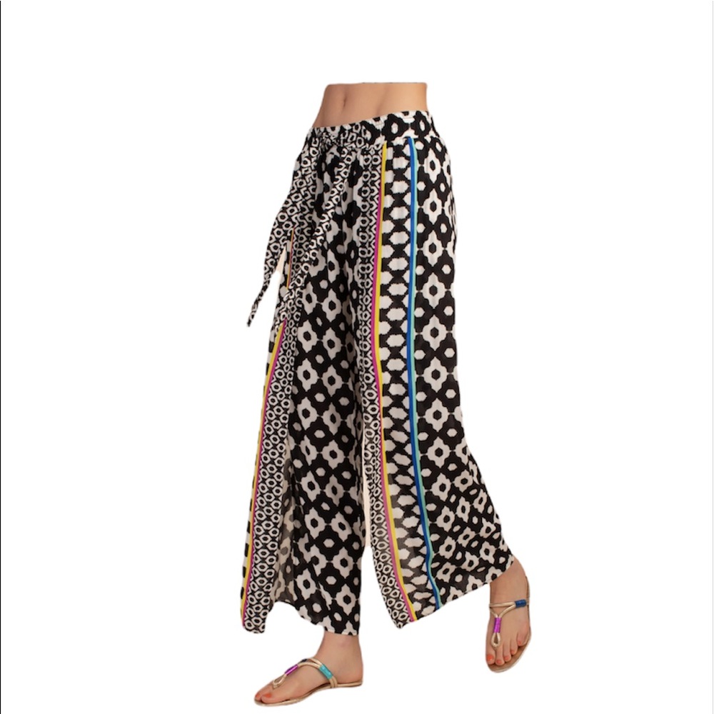 Trina Turk Swim and Spa Collection Onyx Ikat Split Leg Pant. Size Large. NWT